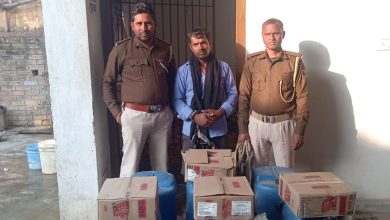 Bihar News-मध निषेध विभाग के टीम ने छापामारी कर देसी व अंग्रेजी शराब को जप्त करते हुए एक धंधेबाज को किया गिरफ्तार। 