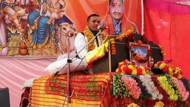 Ambedkar Nagar News Musical discourse organized by Vedic scholars of Kashi in Shiv temple premises, Pandit Ram Narayan described the glory of Shiva.