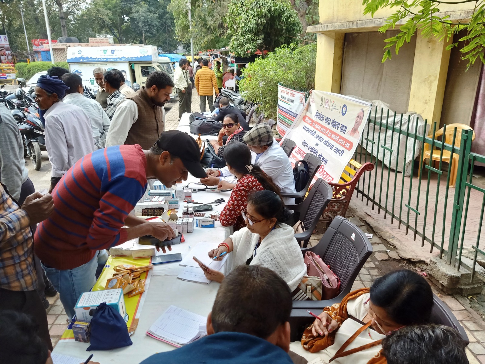 Prayagraj News :वंचितों तक योजनाओं की पहुंच का सशक्त माध्यम-विकसित भारत संकल्प यात्रा : डा. कृतिका अग्रवाल