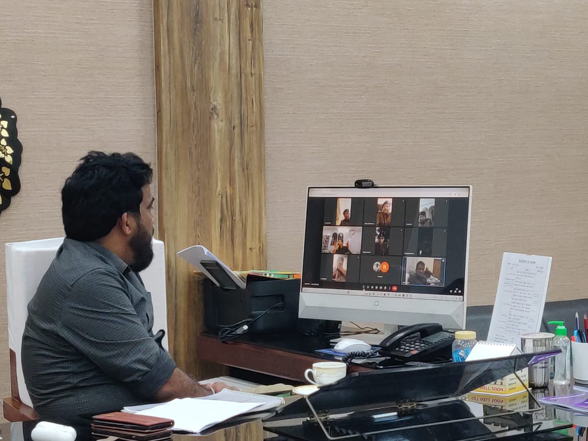 Bihar News-Hajipur, Late evening today, a review meeting was held by District Officer Mr. Yashpal Meena and Superintendent of Police Mr. Karthikeya Sharma regarding the preparations for Lok Sabha elections.