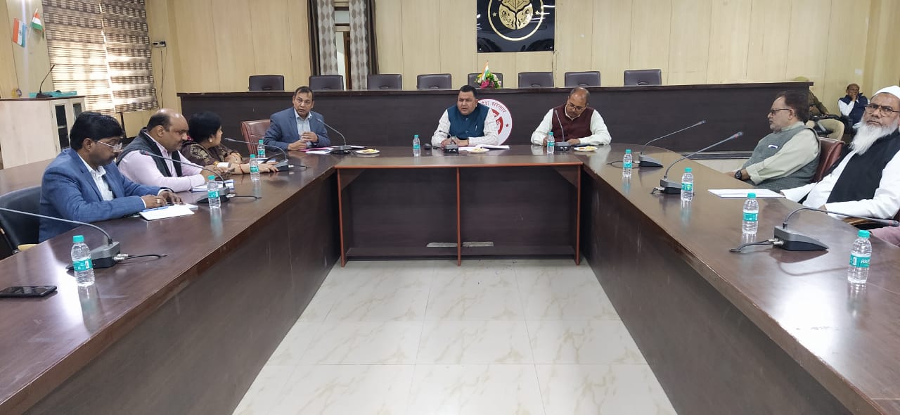 Prayagraj News :माननीय अध्यक्ष, उत्तर प्रदेश अल्पसंख्यक आयोग ने सरकार द्वारा अल्पसंख्यक समुदाय के कल्याण हेतु संचालित योजनाओं/कार्यक्रमों की समीक्षा की