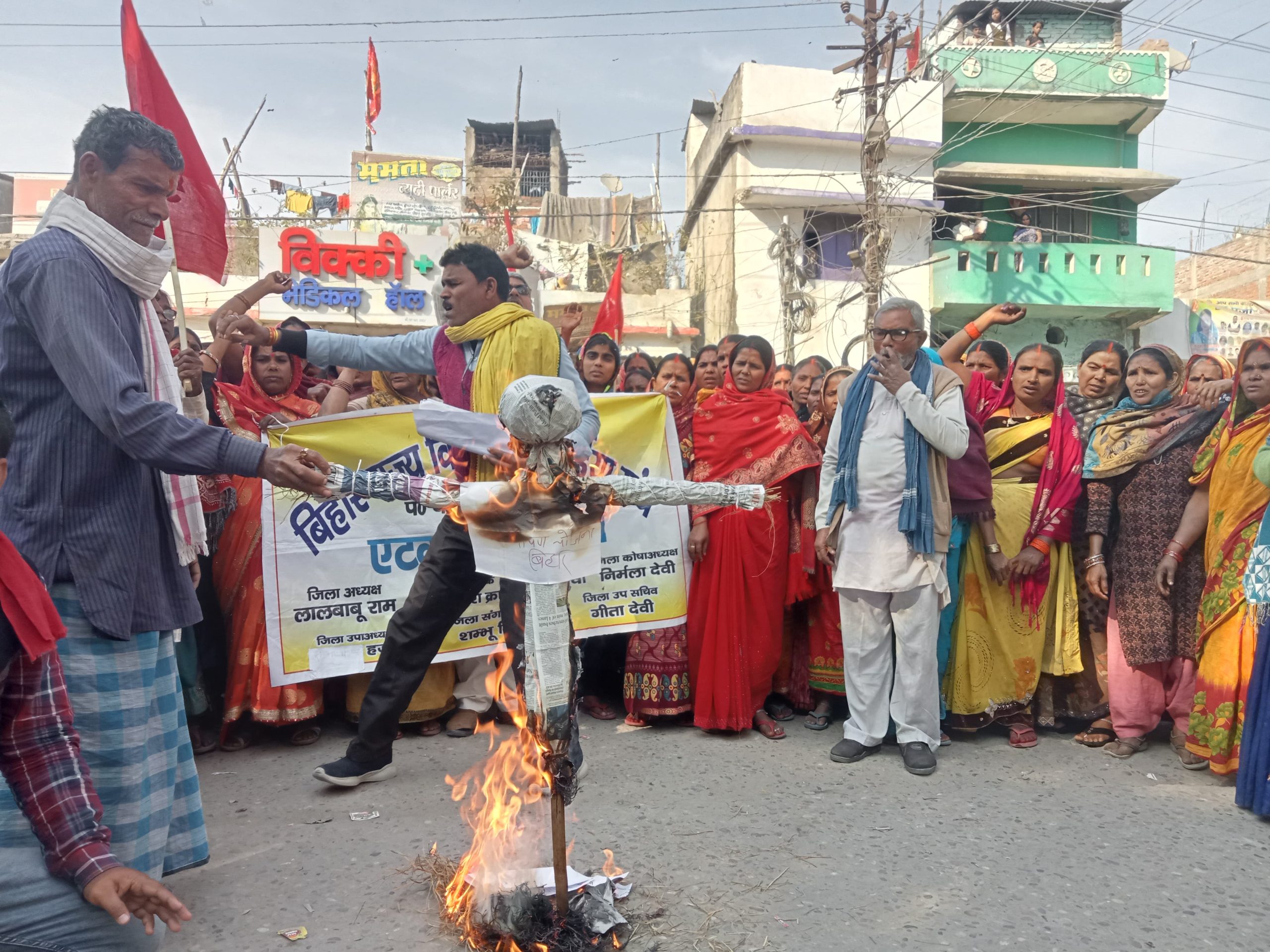 Bihar News-Fire department personnel gave information about fire prevention