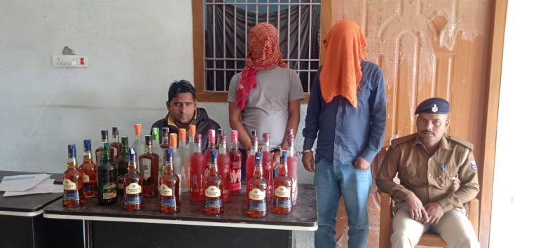 Bihar News-राजापाकर की पुलिस ने 200 लीटर देसी शराब के साथ दो कारोवारी को किया गिरफ्तार