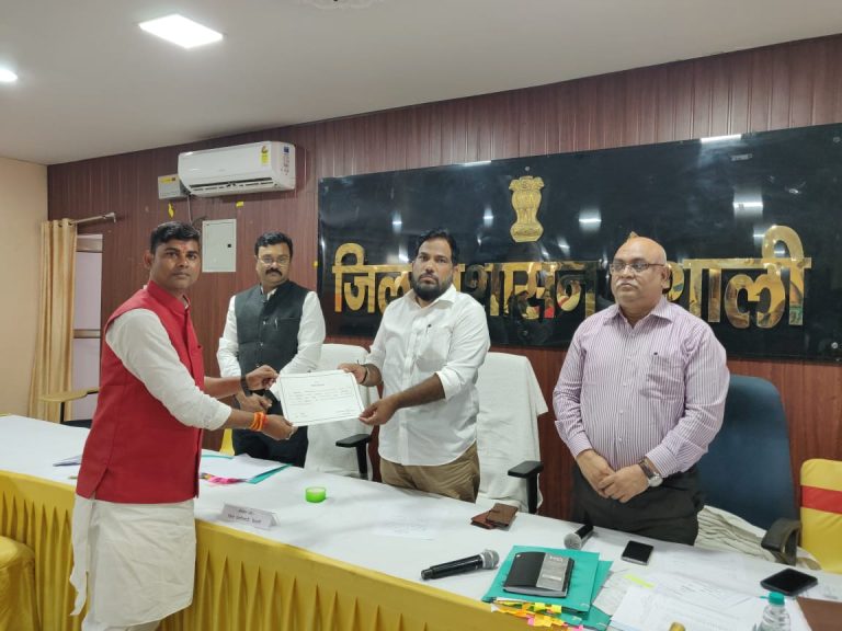 Bihar News-Shri Ashutosh Kumar was declared elected in the election for the post of President of Zilla Parishad, Vaishali.