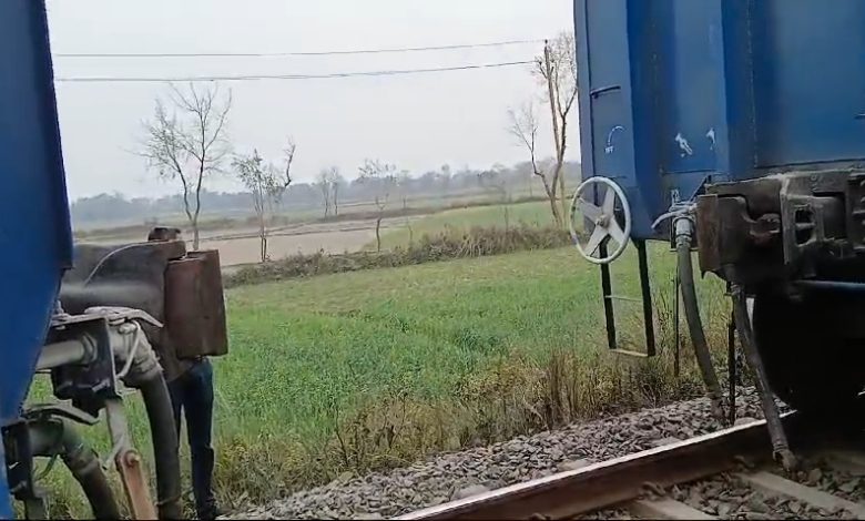 Bihar News Goods train derailed due to dropping of coupling pin