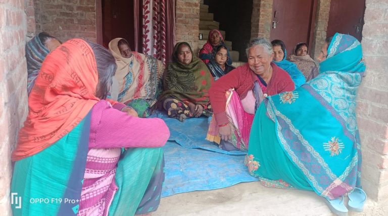 अम्बेडकर नगर न्यूज बारात में रथ के पीछे चल रहे युवक को अनियंत्रित बोलेरो ने रौदा मौके पर हुई मौत जांच में जुटी पुलिस