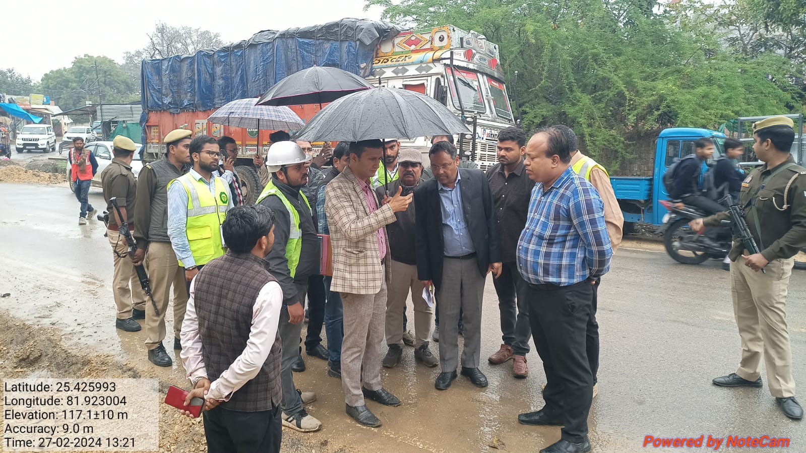 Prayagraj News: Divisional Commissioner Shri Vijay Vishwas Pant inspected the works being done on 03 roads by the Municipal Corporation.