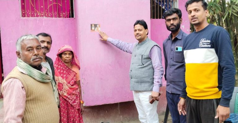 Bihar News-Bidupur. BJP Bihar state media in-charge Kisan Morcha Haresh Kumar Singh greeted Prime Minister Narendra Modi at Gram Panchayat Rajasan Shakti Kendra under Raghopur assembly constituency.
