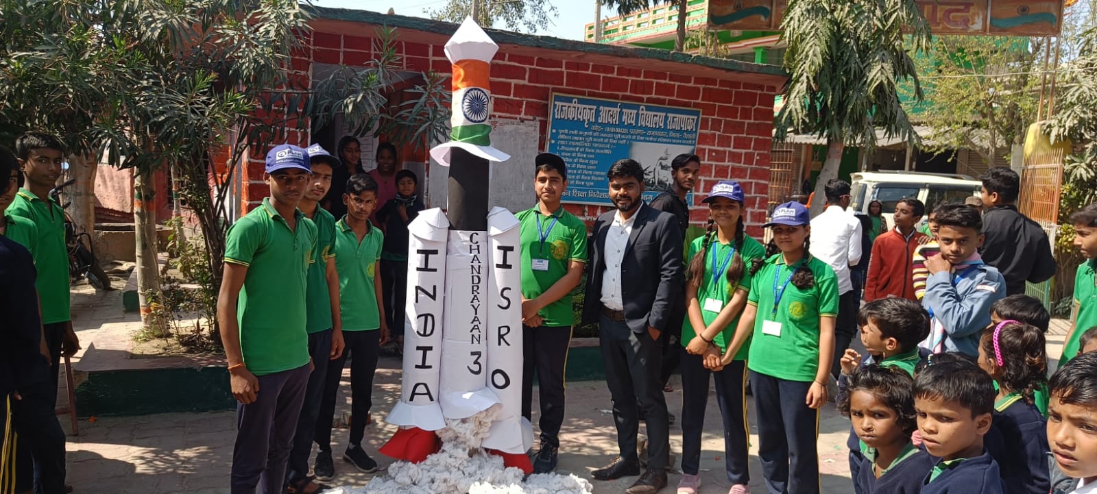 Bihar News-Children organized science exhibition in the school.