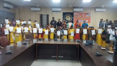 Prayagraj News: Appointment letters to Anganwadi workers were distributed from Lucknow.