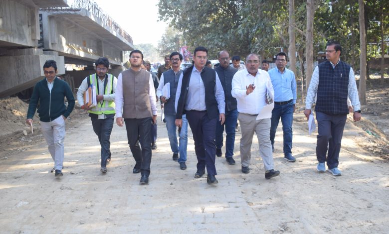Prayagraj News: District Magistrate conducted on-site inspection of ongoing construction works in view of Mahakumbh-2025.