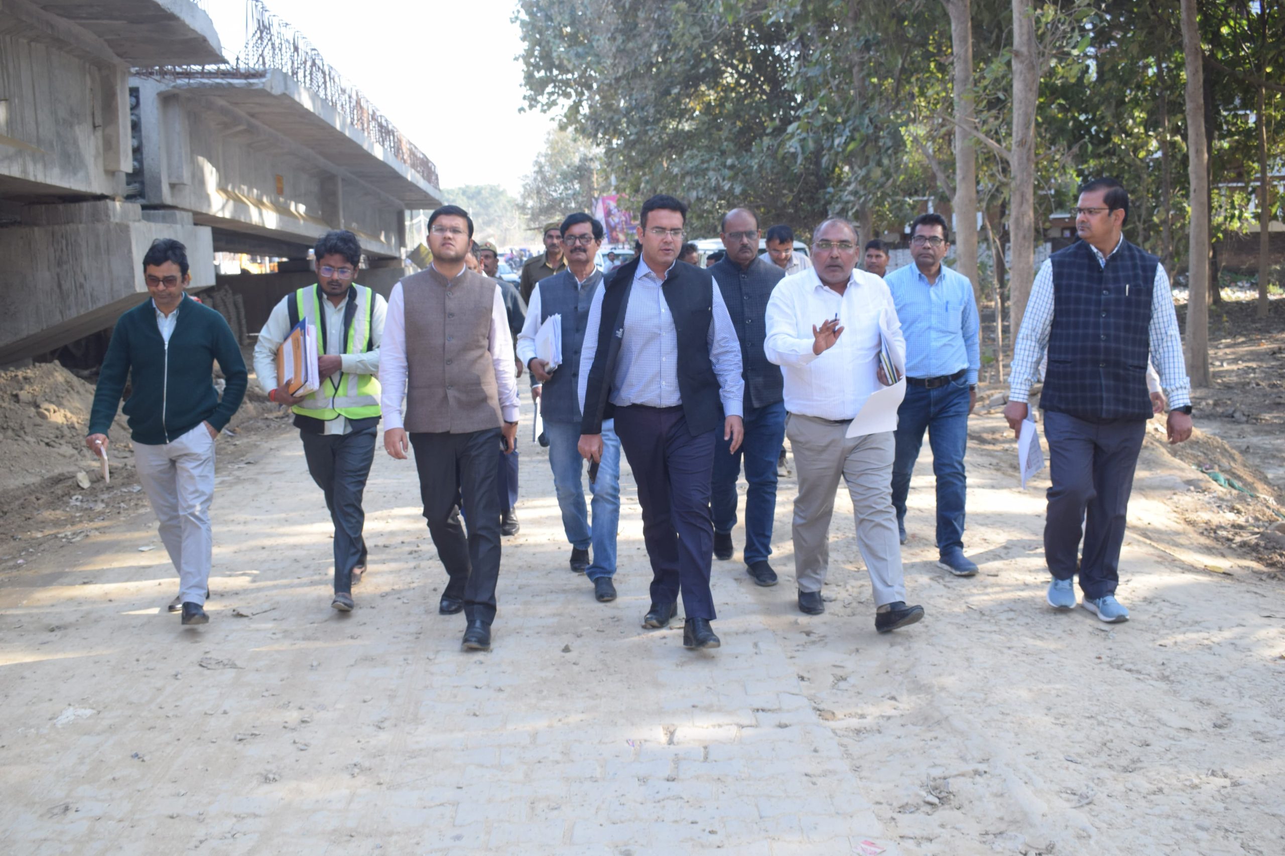 Prayagraj News: District Magistrate conducted on-site inspection of ongoing construction works in view of Mahakumbh-2025.