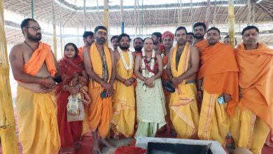 Bihar News-People are getting blessed by seeing and worshiping the Gods and Goddesses while circumambulating the Harihara Mahayagya Mandap.