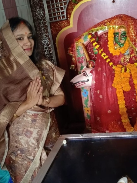 Bihar News अपने जन्मदिन पर नगर निगम महापौर ने दुर्गा मंदिर पूजा पाठ के बाद गरीब गुरुबों में बांटा उपहार