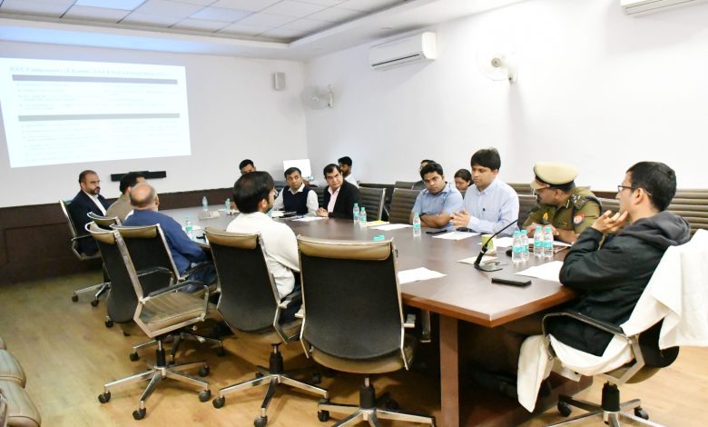 Prayagraj News: With a view to further improve crowd management and security and surveillance in Mahakumbh 2025, a meeting was held under the chairmanship of Divisional Commissioner.