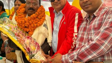 Bihar News-Faithful farewell given to Dr. Harishankar Choudhary, Medical Incharge of Sonpur Sub-Divisional Hospital, on his retirement.