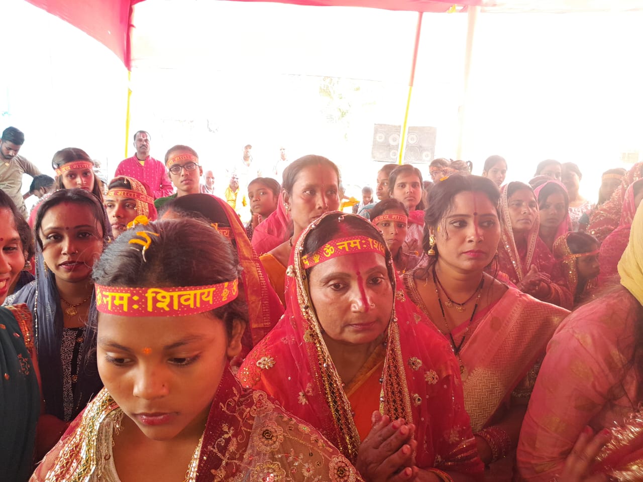 Bihar News-आज अष्टयाम यज्ञ के लिए चेचर घाट से 251कन्या ने जल भरी कलश लेकर बिदुपुर स्टेशन बरांटी पंचायत भवन पर पहुचा