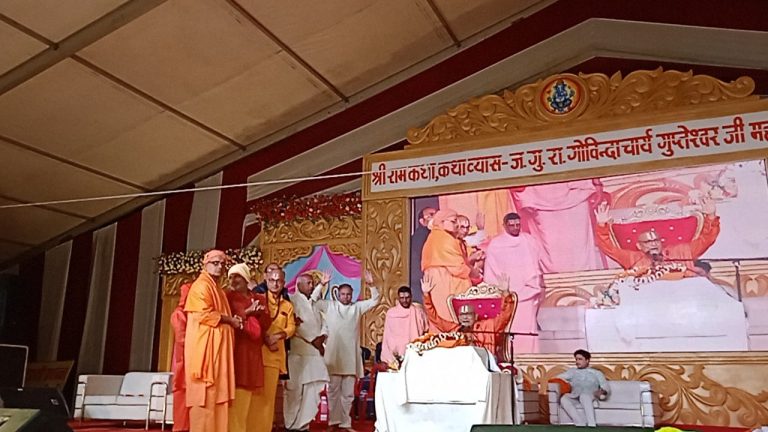 Bihar News - Do the bhajan, who has seen old age in youth - Gupteshwar Ji Maharaj