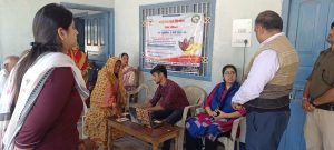 Bihar News- Sub-Divisional Officer Mahua inspected the Ayushman card which is closed at the shops of public distribution system and gave instructions to speed up the inspection.