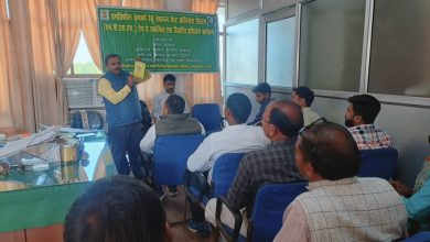 Prayagraj News: Government of India team gave training to progressive farmers about National Pest Surveillance System (NPSS).