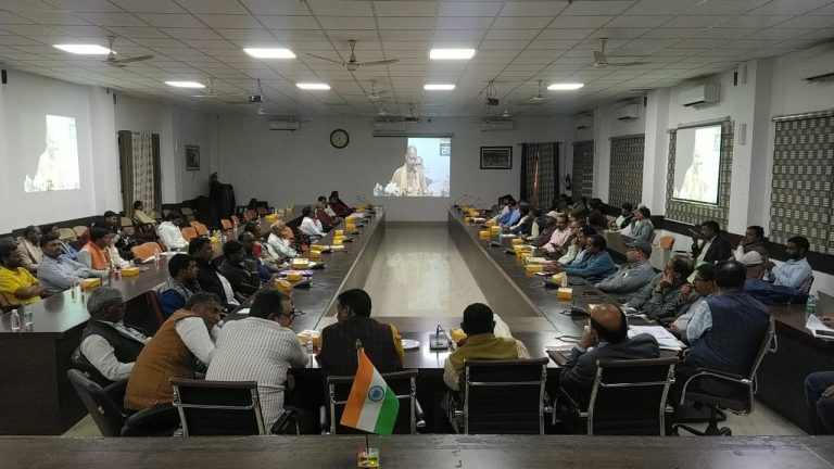 Prayagraj News : मण्डलायुक्त की अध्यक्षता में राष्ट्रीय स्वास्थ्य मिशन के अर्न्तगत संचालित कार्यक्रमों की मण्डल स्तरीय समीक्षा बैठक