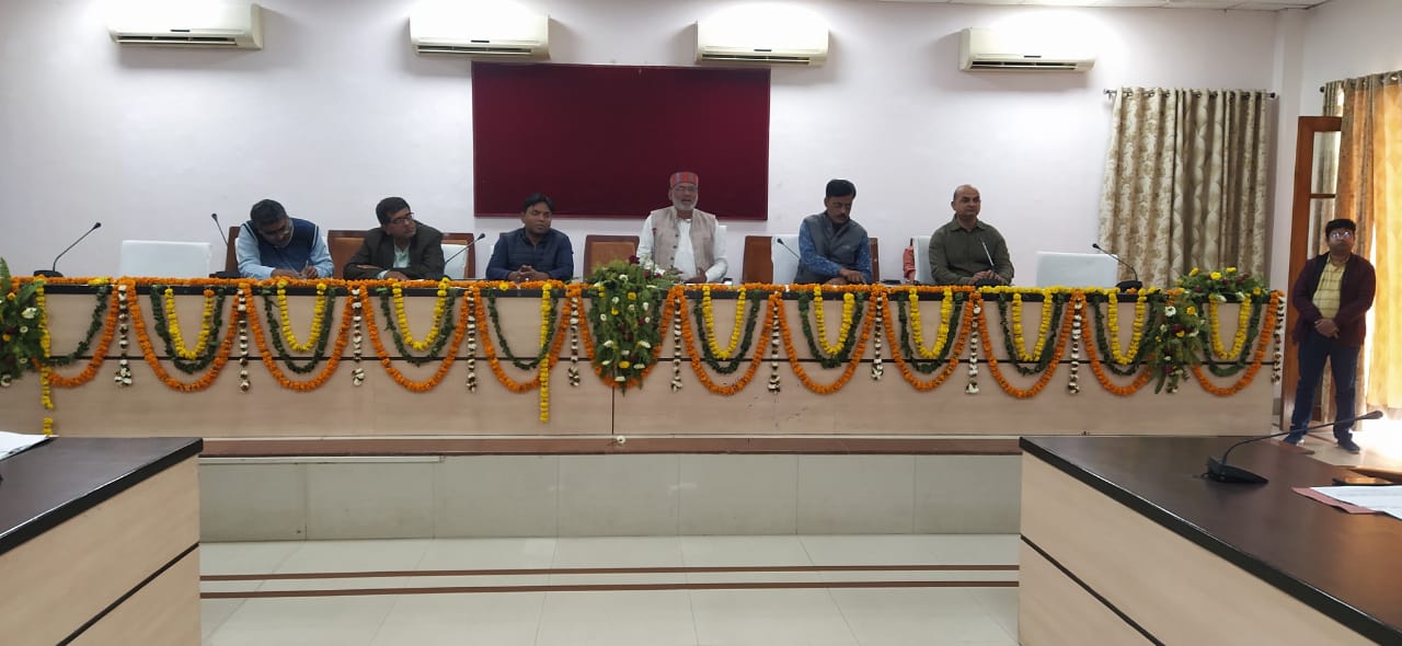 Prayagraj News: The schemes and programs related to children of the concerned departments were reviewed by the honorable member of Uttar Pradesh State Child Rights Protection Commission.