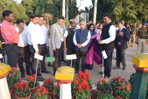 Prayagraj News: Inauguration of Divisional Fruit, Vegetable and Flower Exhibition organized on 9,10 and 11 March in Amar Shaheed Chandrashekhar Azad Park State Park, Prayagraj.