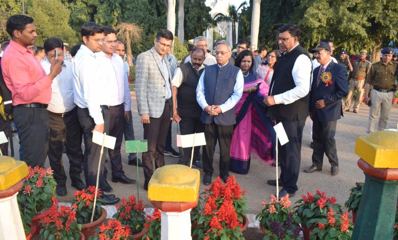 Prayagraj News: Inauguration of Divisional Fruit, Vegetable and Flower Exhibition organized on 9,10 and 11 March in Amar Shaheed Chandrashekhar Azad Park State Park, Prayagraj.