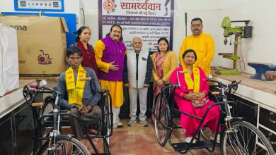 Agra News Tricycle and crutches were provided to two disabled people by the powerful organization.