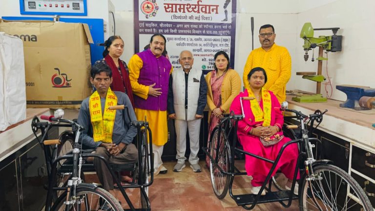 Agra News Tricycle and crutches were provided to two disabled people by the powerful organization.