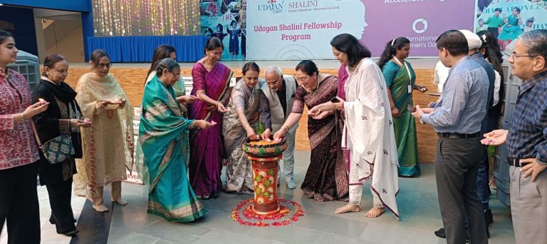 Agra News प्रिल्यूड पब्लिक स्कूल, दयालबाग में उदयन शालिनी केयर की ओर से महिला दिवस समारोह का आयोजन