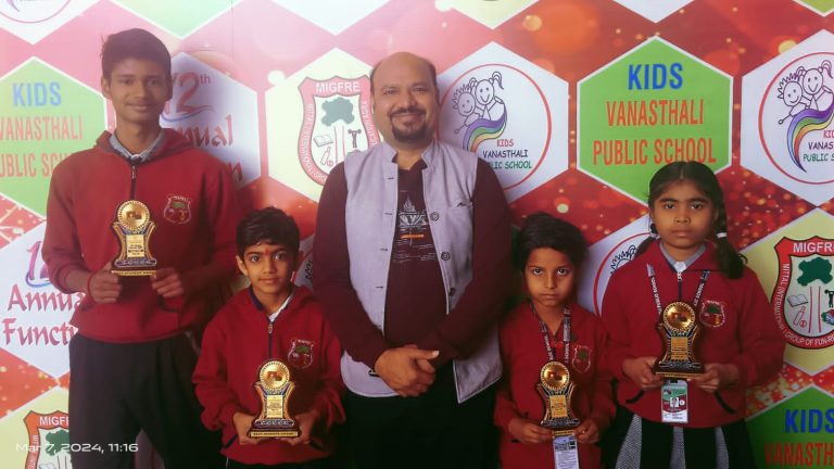 Agra News Kids Vanasthali Public School's children got Art and G.K. Organizing Olympiad competitions
