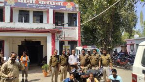 Prayagraj News: Excise department called Koraon police station of Prayagraj and conducted surprise raid in the area under Karakshana police station.