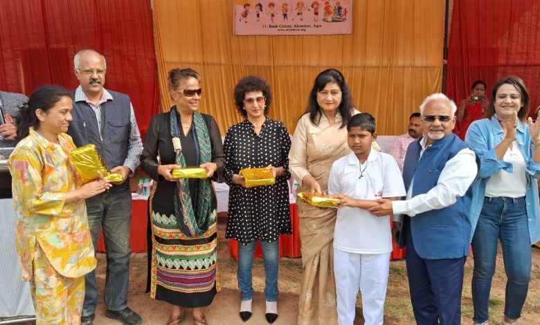 Agra News आर्य श्री का 21 वां वार्षिकोत्सव सम्पन्न, बस्ती के बच्चों ने दिखाई स्पोर्ट्स डे में प्रतिभा
