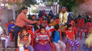 Agra News: State Minister Virendra Kumar Mittal celebrated Holi of flowers with visually impaired children.