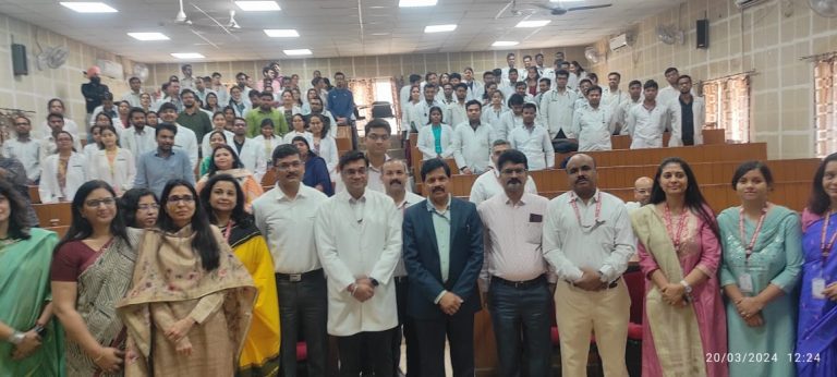 Agra News एसएन मेडिकल कॉलेज आगरा में पोस्ट ग्रेजुएट छात्रों का दो दिवसीय शोध कार्यशाला