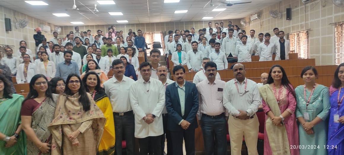 Agra News एसएन मेडिकल कॉलेज आगरा में पोस्ट ग्रेजुएट छात्रों का दो दिवसीय शोध कार्यशाला