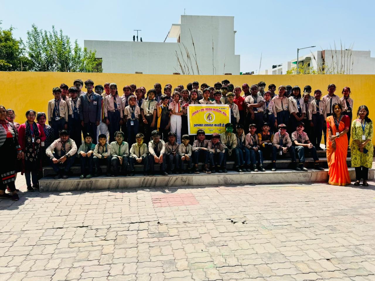 मेरठ न्यूज: इंडियन ग्लोबल पब्लिक स्कूल में आराध्या फाउंडेशन ने मनाई बच्चो के संग होली
