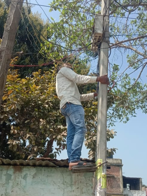 Bihar News-Electrical worker lodged FIR in Sonpur, Hariharnath police station on charges of theft of electricity.