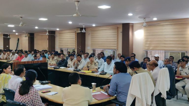 Bihar News-शांतिपूर्ण एवं सौहार्दपूर्ण वातावरण में उत्साह एवं उमंग के साथ मनाएं होली का त्योहार : जिलाधिकारी 
