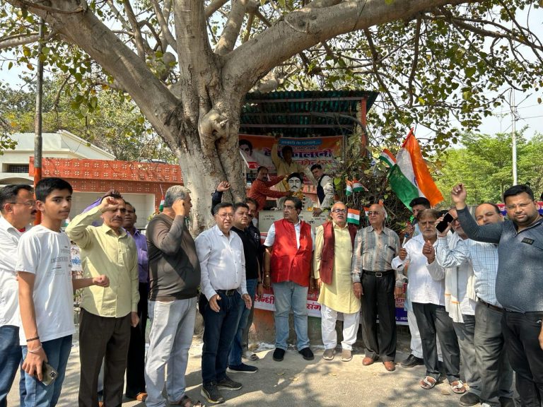 Agra News : स्वतंत्रता सेनानी अमर शहिद हेमू कालानी जी का 101वाँ जन्मोत्सव मनाया 