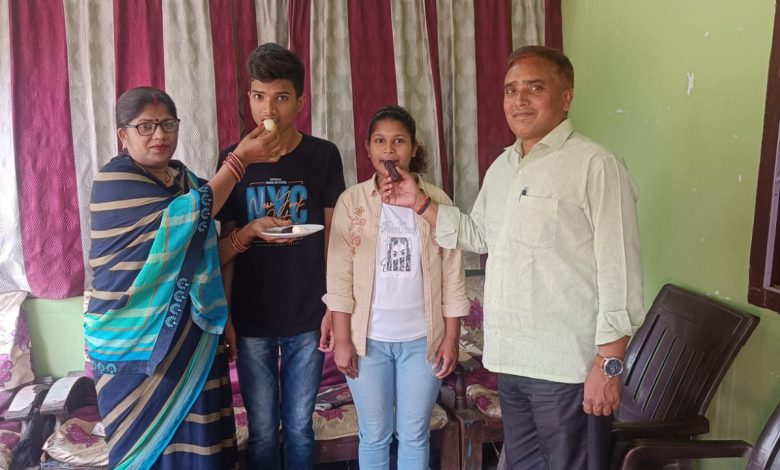 Bihar News-Sonu became the block topper in the matriculation exam result, Preetesh stood second