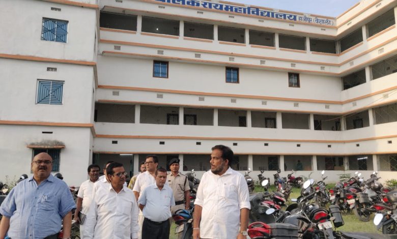 Bihar News-District Election Officer District Officer Shri Yashpal Meena held a review meeting with senior officers and nodal officers of various cells constituted for the Lok Sabha elections 2024 at the Collectorate today.