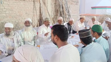 Bihar News- RJD candidate Shivchandra Ram attended Iftar party in Rajapakar Muslim Tola