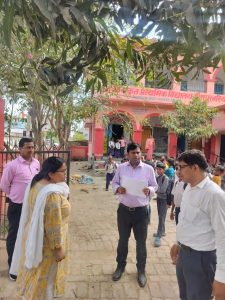 Bihar News-Officer inspected the polling booths in Rajapakar and gave necessary instructions