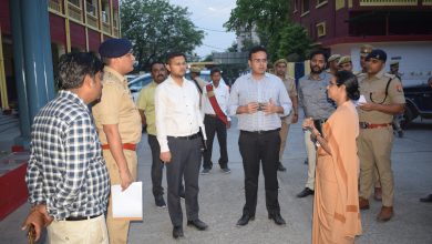 Prayagraj News: District Election Officer inspected various polling centers set up in the city  