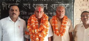 प्रतापगढ़ न्यूज सेवाकाल पूर्ण होने पर प्रधानाचार्य रमेश तिवारी की हुई भावभीनी विदाई