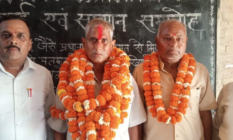 प्रतापगढ़ न्यूज सेवाकाल पूर्ण होने पर प्रधानाचार्य रमेश तिवारी की हुई भावभीनी विदाई