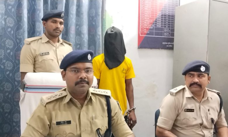 Bihar News वाहन चेकिंग के दौरान 6 किलो गज के साथ एक तस्कर गिरफ्तार