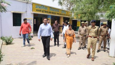Prayagraj News: District Election Officer inspected various polling centers set up in Tehsil Phulpur  